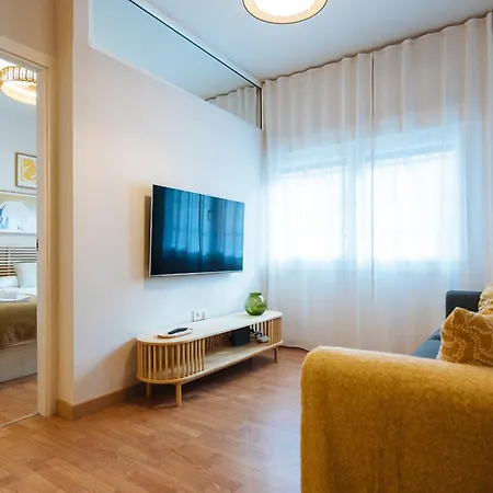 Charming In The Heart Of Triana, *